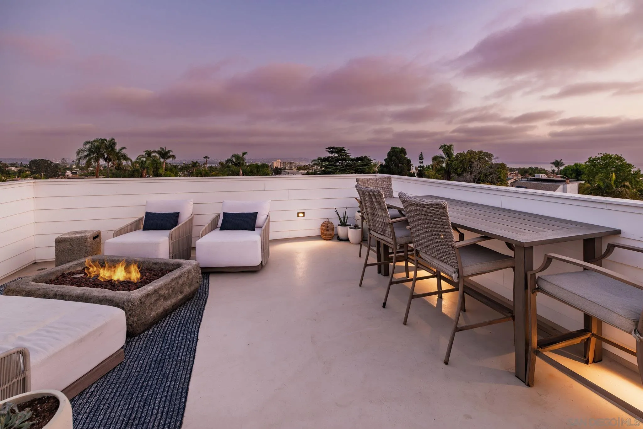 1041 Van Nuys St