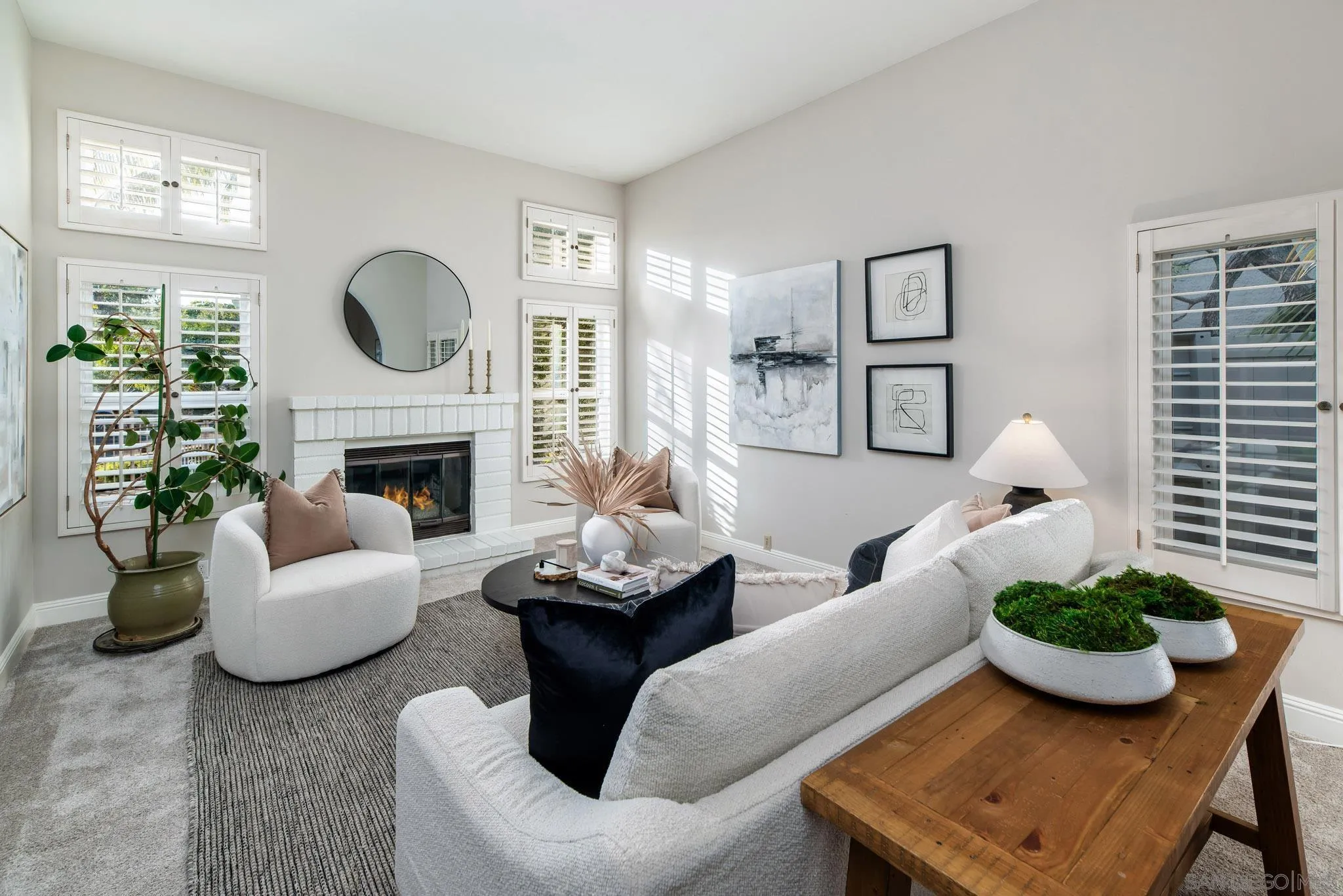 3744 Newcrest Pt