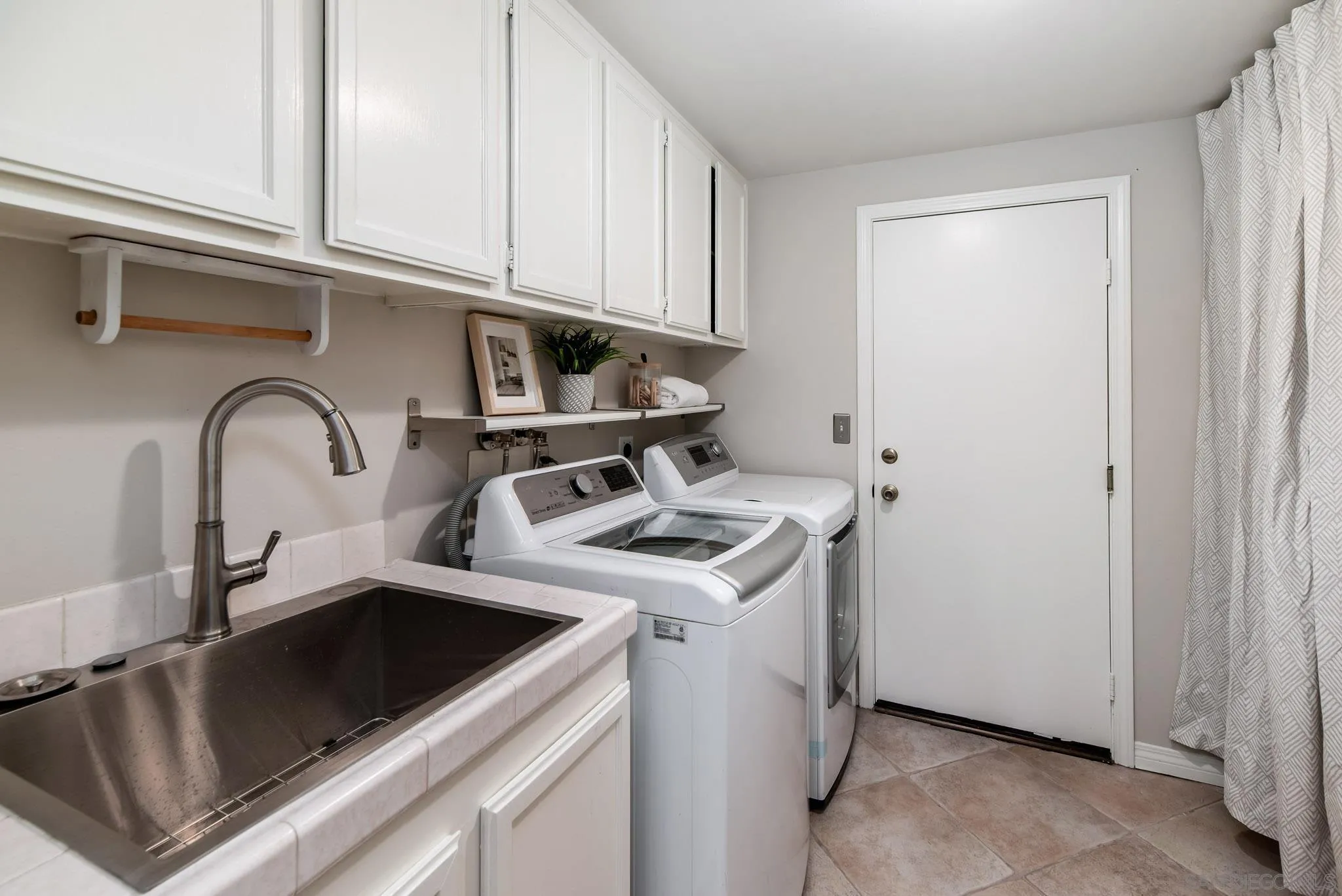3744 Newcrest Pt