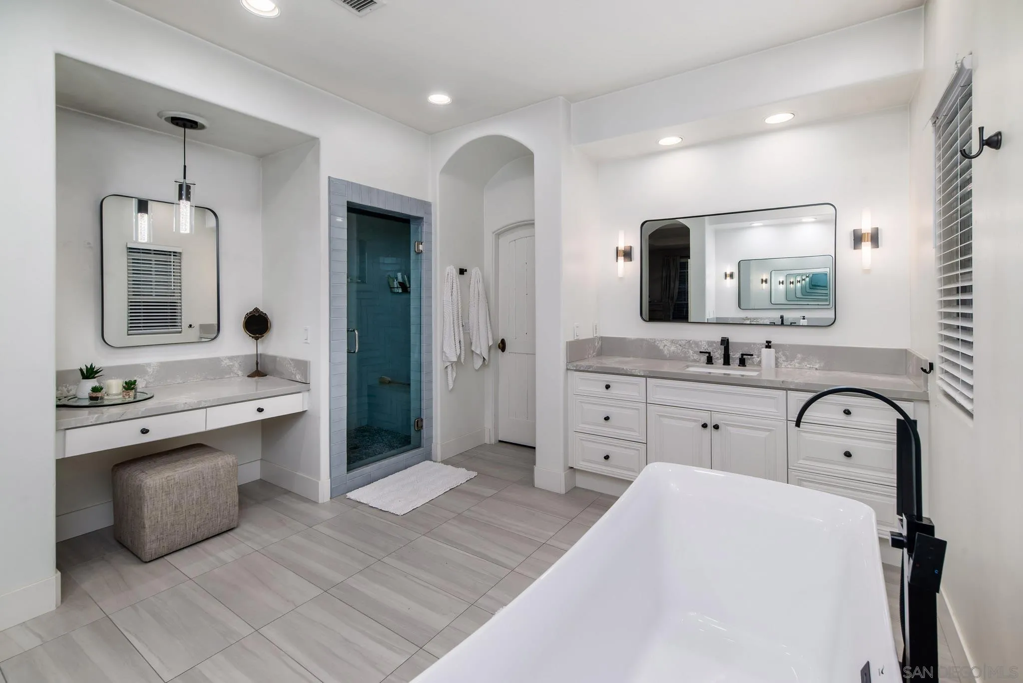 5012 Seagrove Cove
