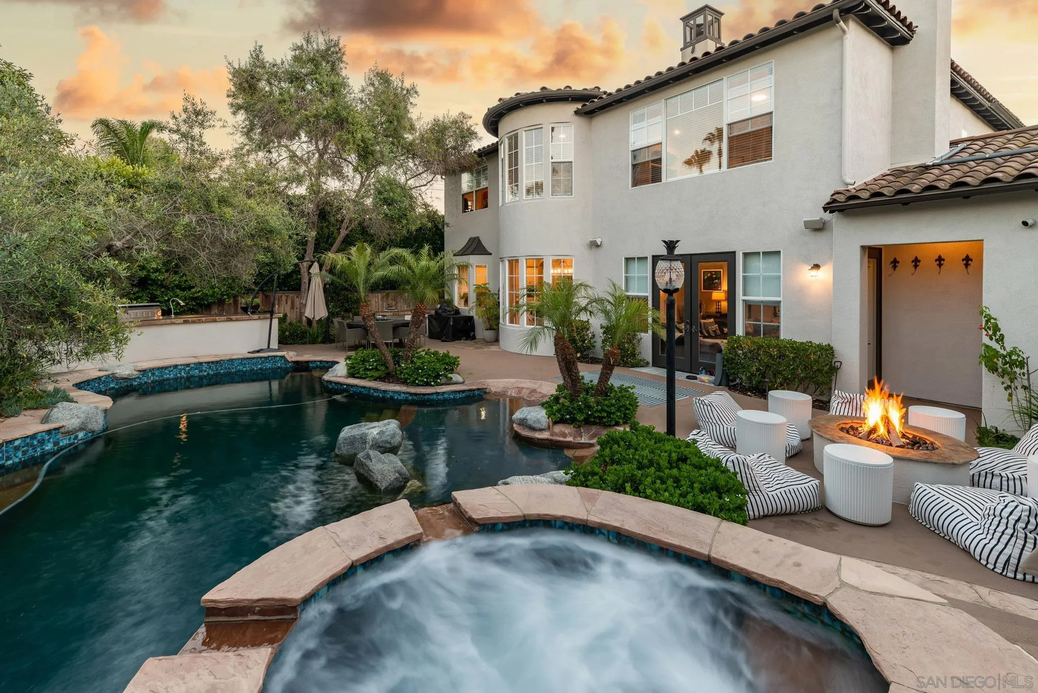 5012 Seagrove Cove