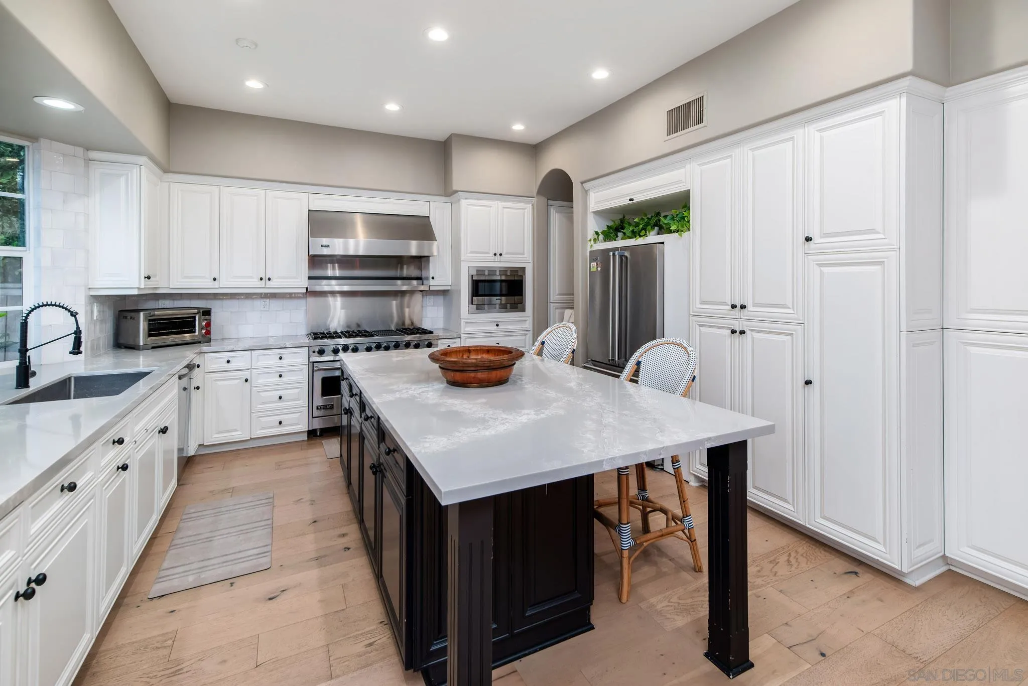5012 Seagrove Cove