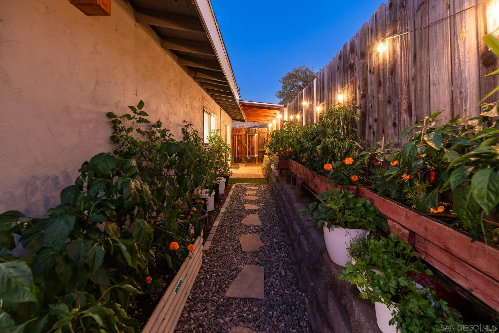 9742 Emerald Hill