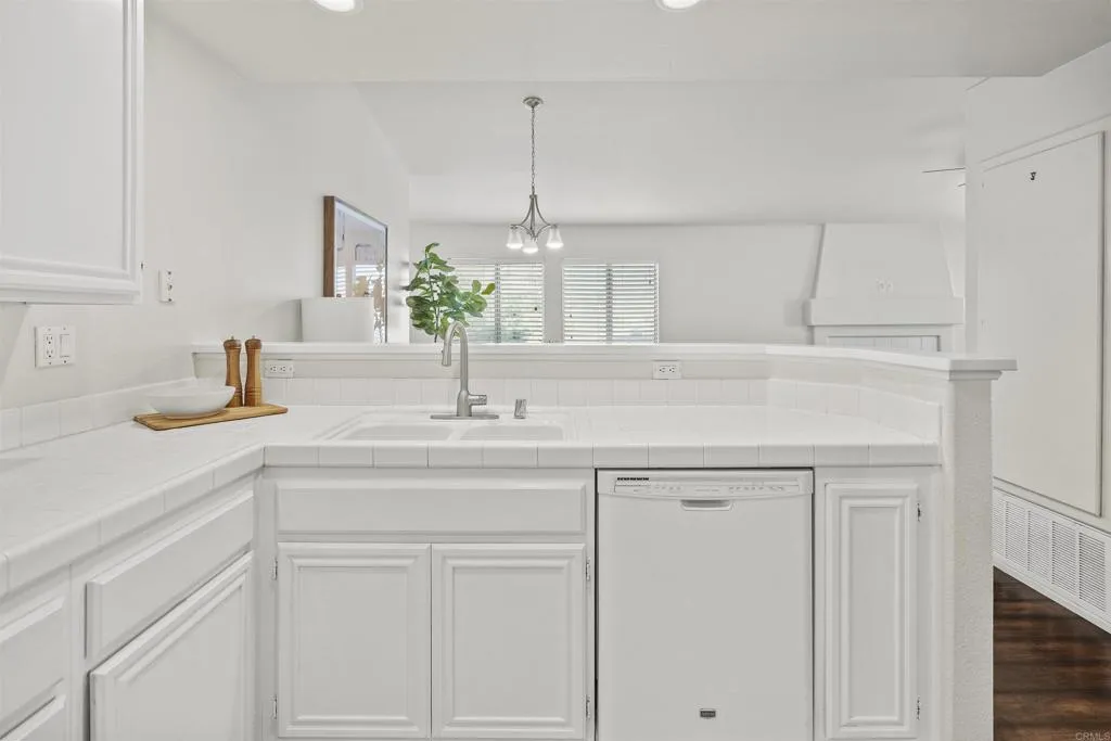 405 Sanibelle Circle Unit 27