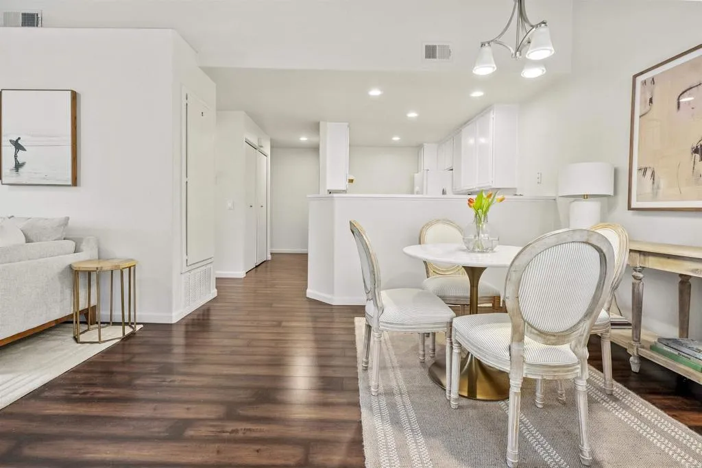 405 Sanibelle Circle Unit 27