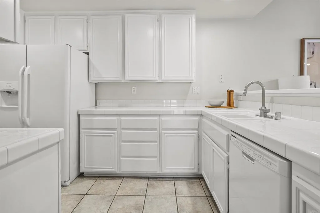 405 Sanibelle Circle Unit 27