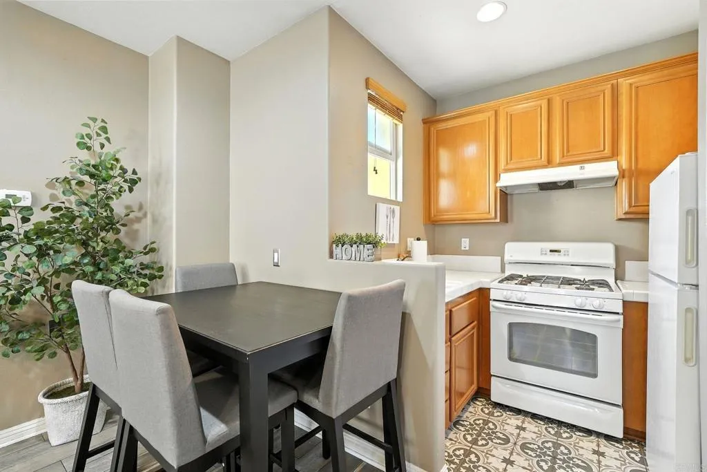 1682 May Ave