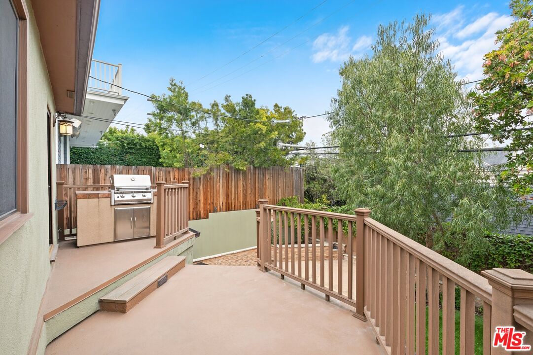 9343 Sawyer St
