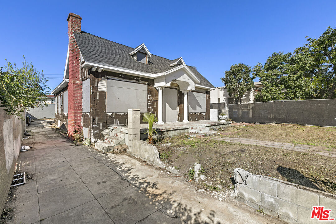 1559 N Harvard Blvd