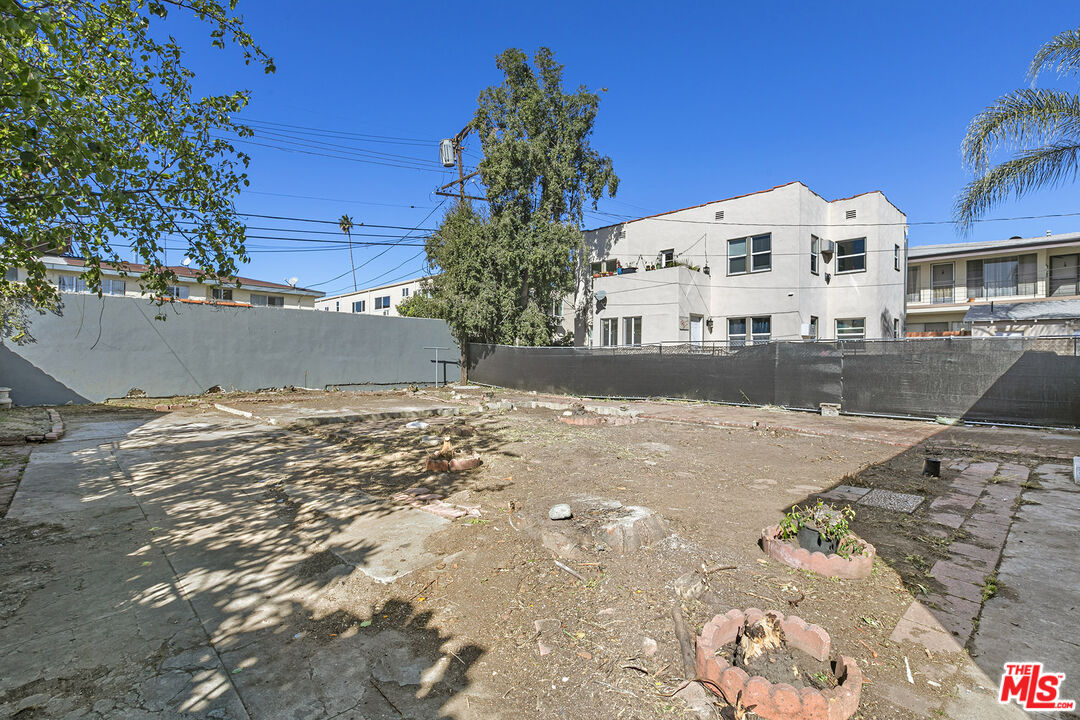 1559 N Harvard Blvd