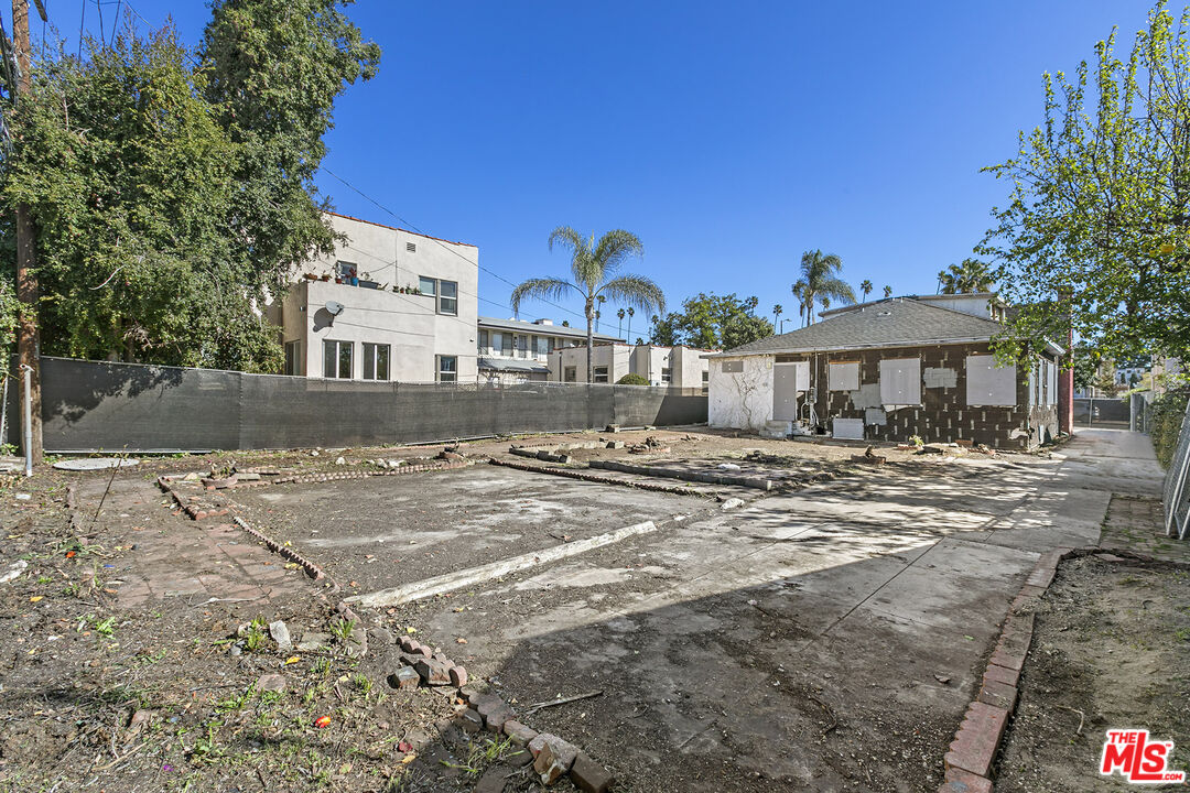 1559 N Harvard Blvd