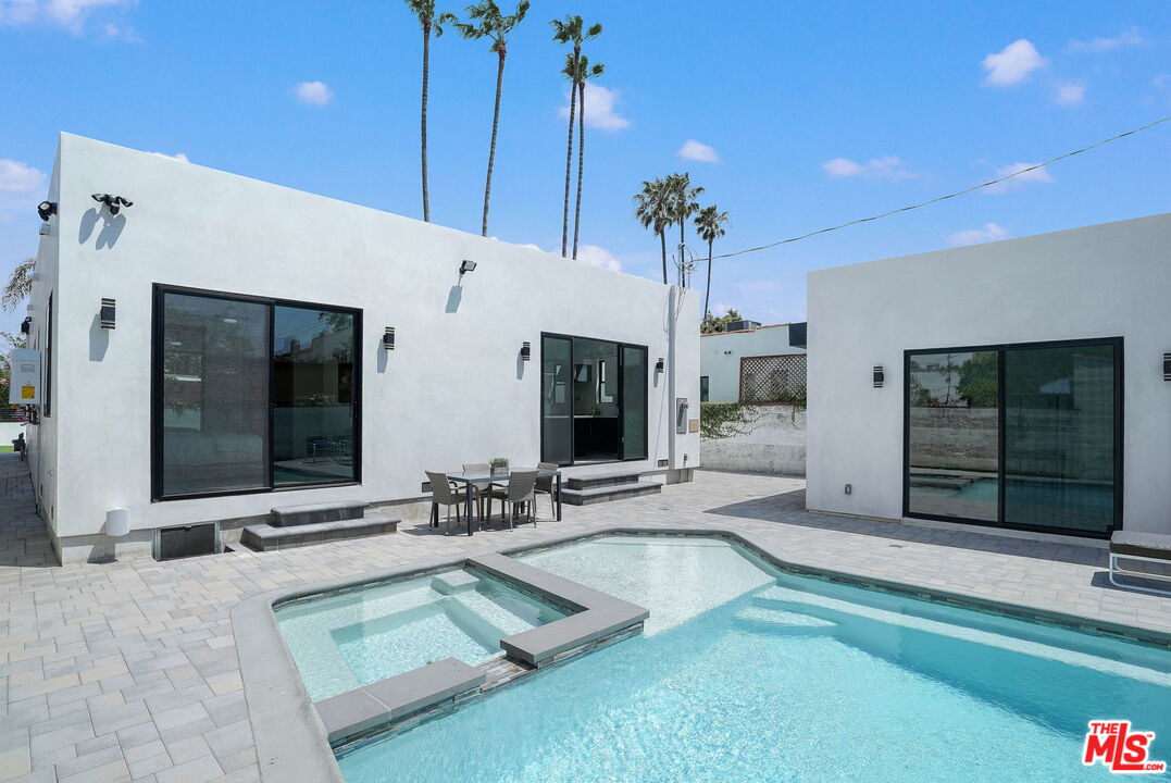 445 N La Jolla Ave