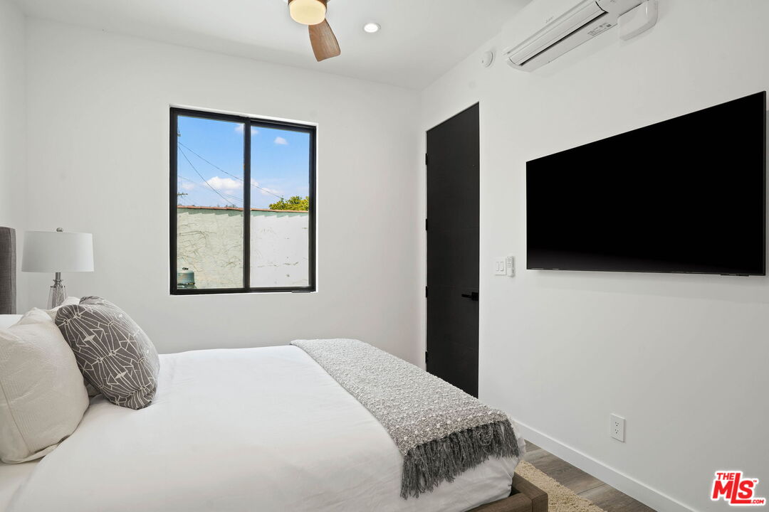 445 N La Jolla Ave