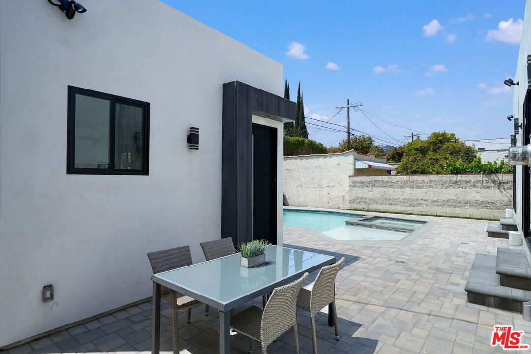 445 N La Jolla Ave