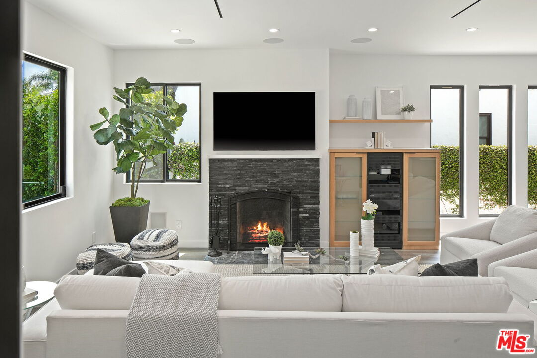 445 N La Jolla Ave