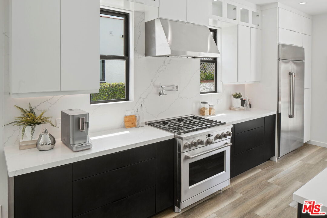 445 N La Jolla Ave