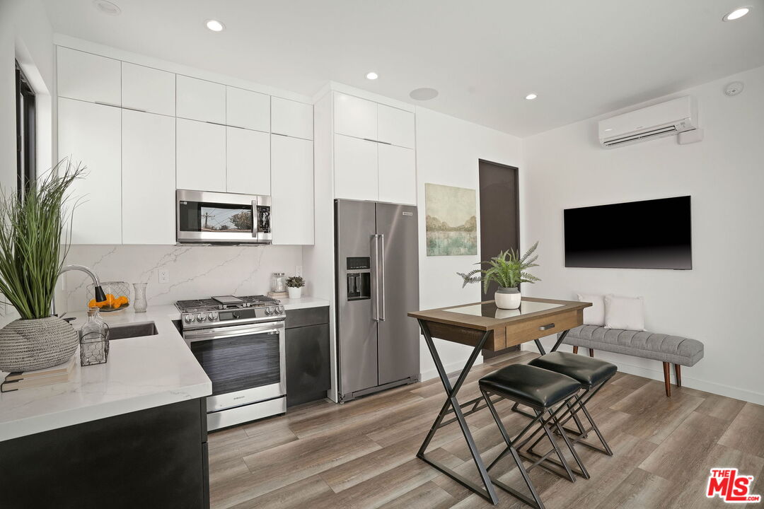 445 N La Jolla Ave