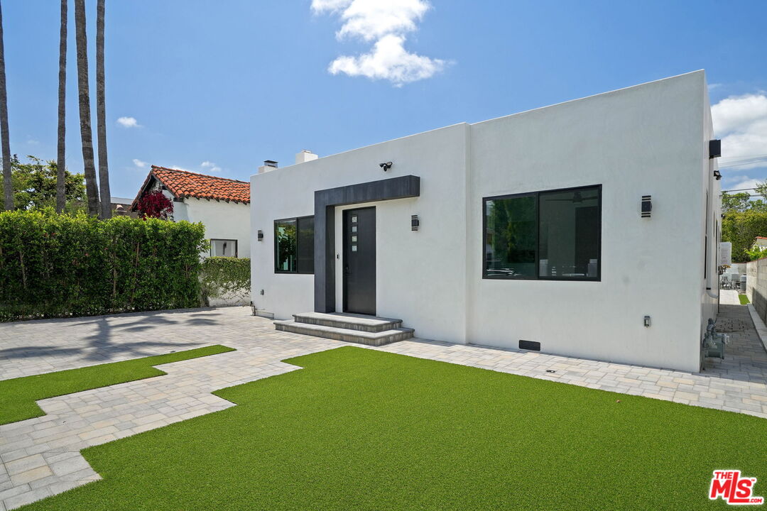 445 N La Jolla Ave