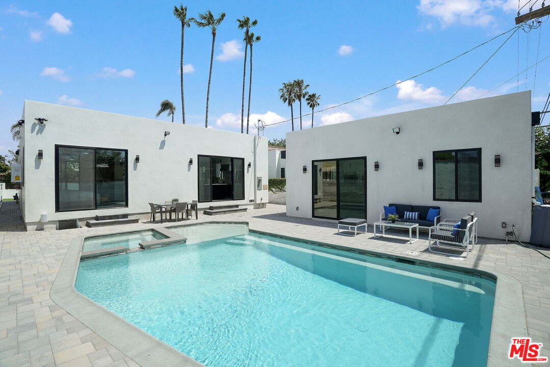 445 N La Jolla Ave