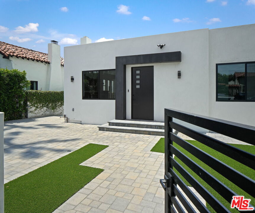 445 N La Jolla Ave