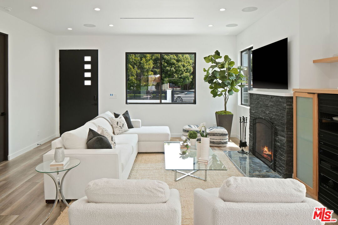 445 N La Jolla Ave