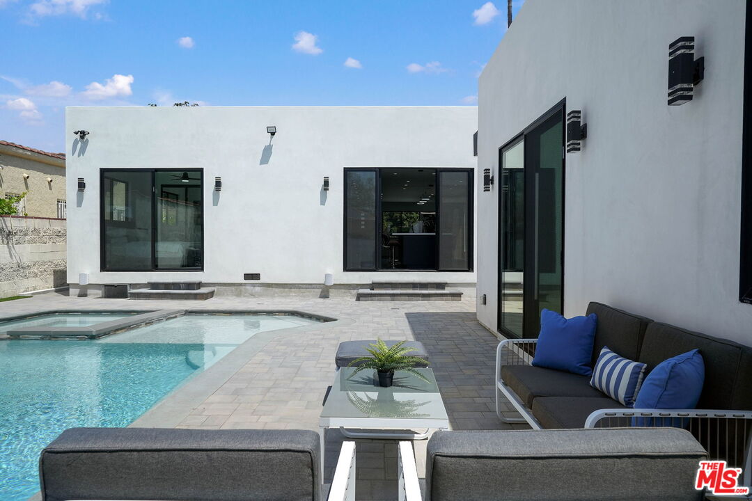 445 N La Jolla Ave