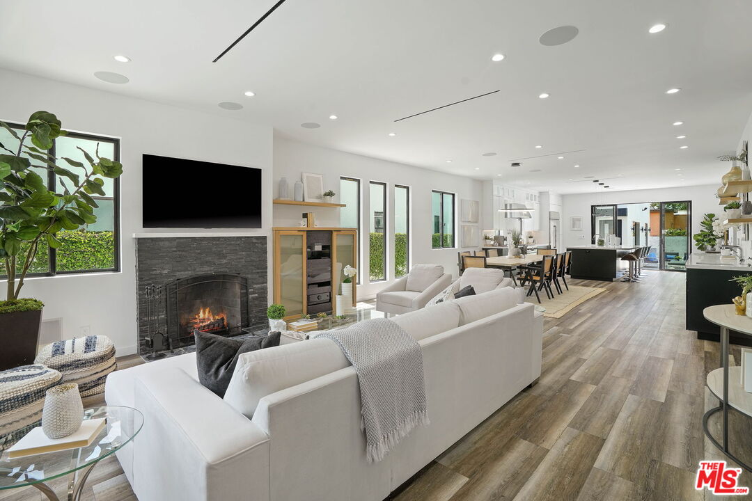 445 N La Jolla Ave