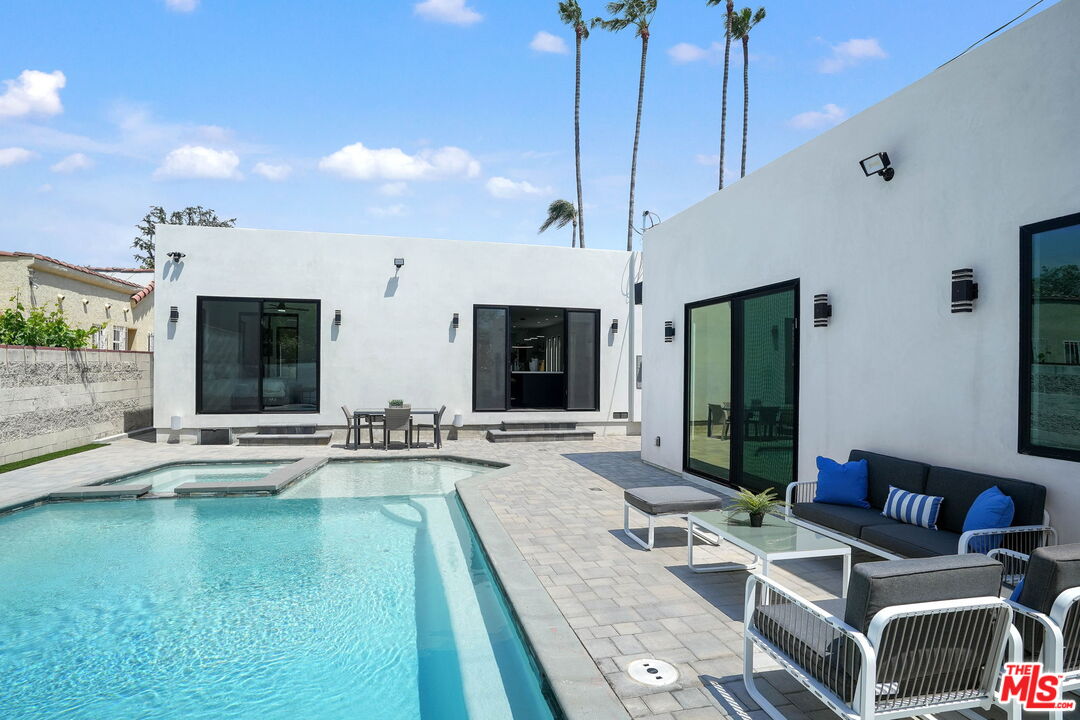 445 N La Jolla Ave