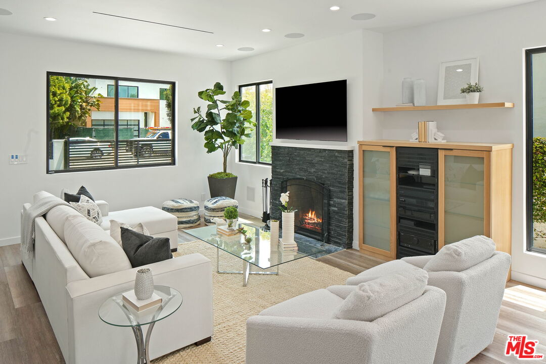 445 N La Jolla Ave