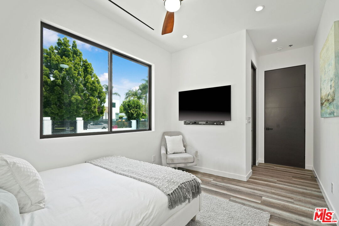 445 N La Jolla Ave