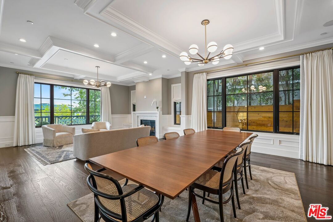 9348 Cresta Dr