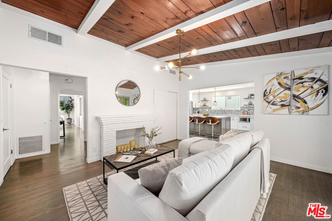 2223 S Beverly Dr