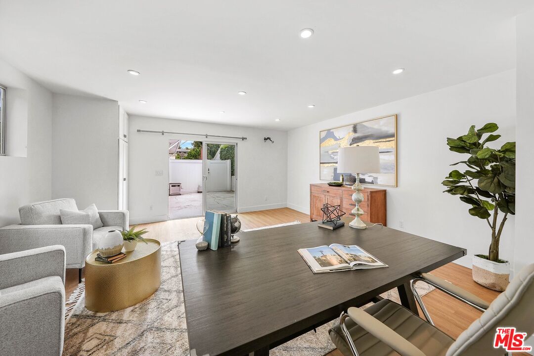 2223 S Beverly Dr