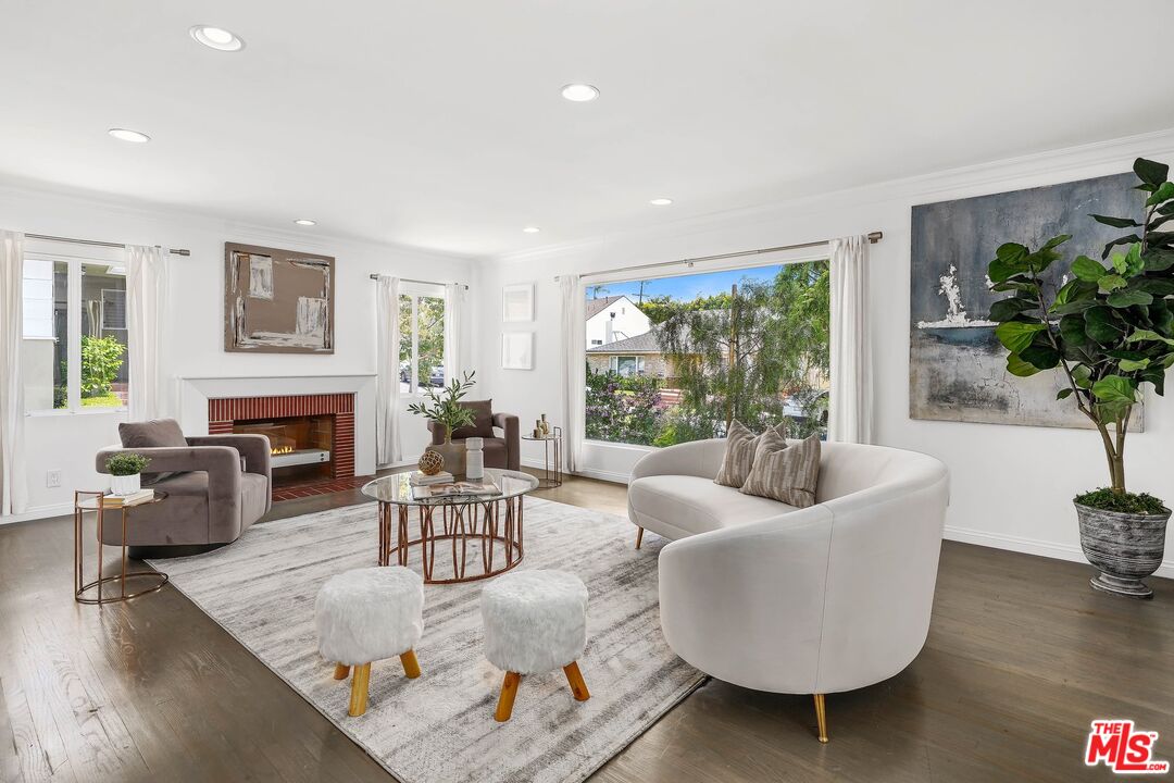 2223 S Beverly Dr