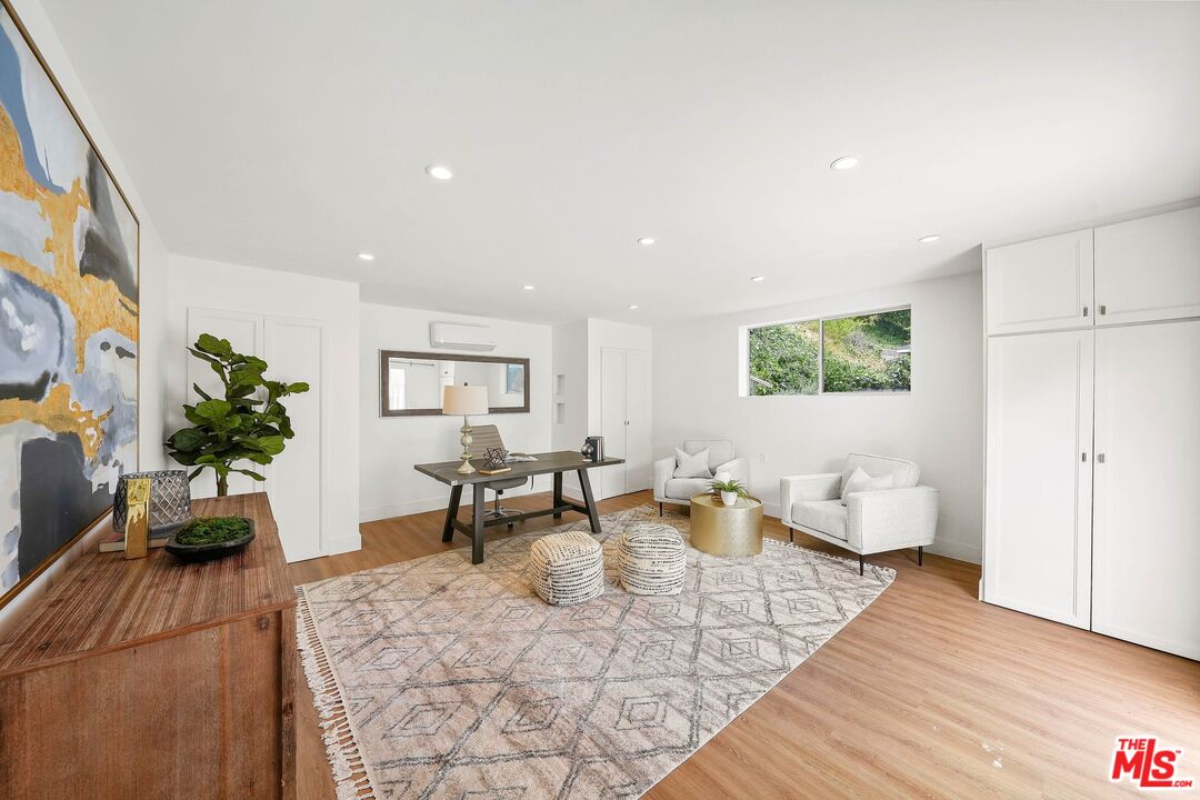 2223 S Beverly Dr
