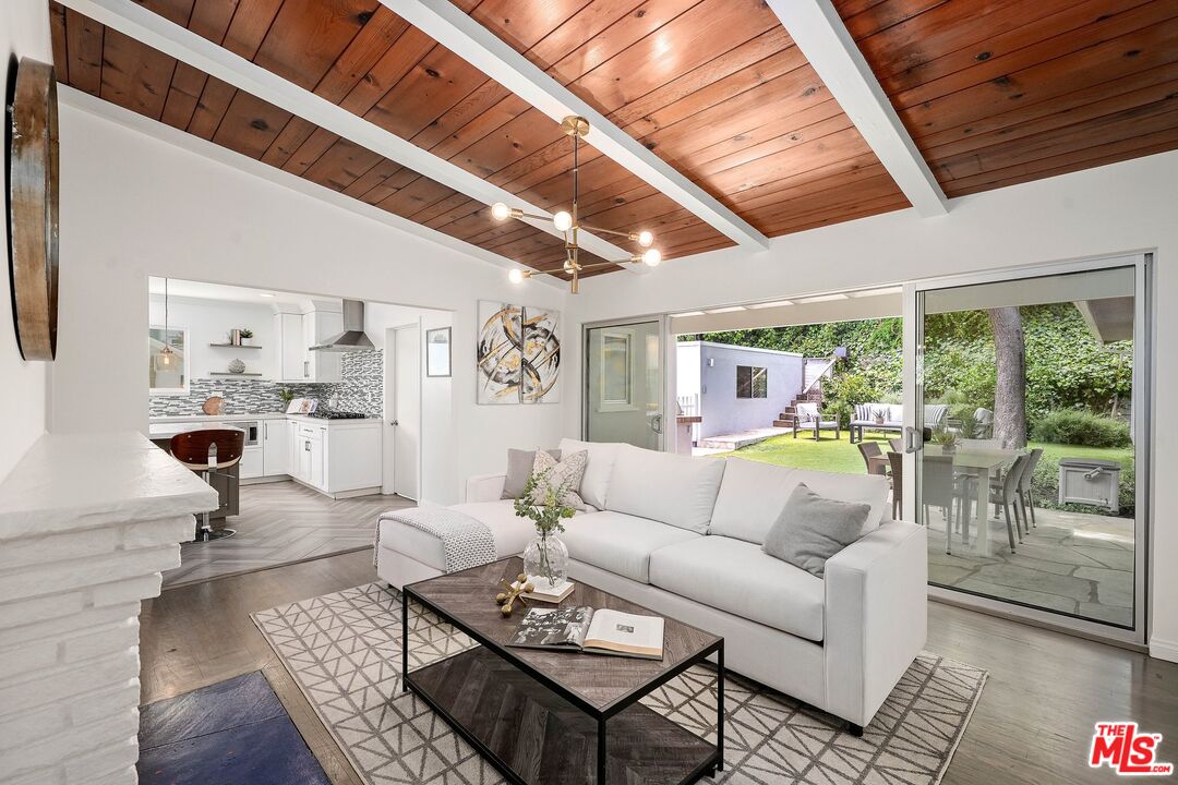 2223 S Beverly Dr