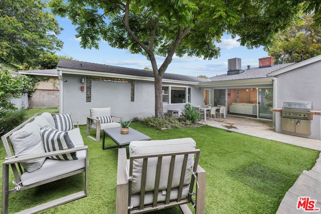 2223 S Beverly Dr
