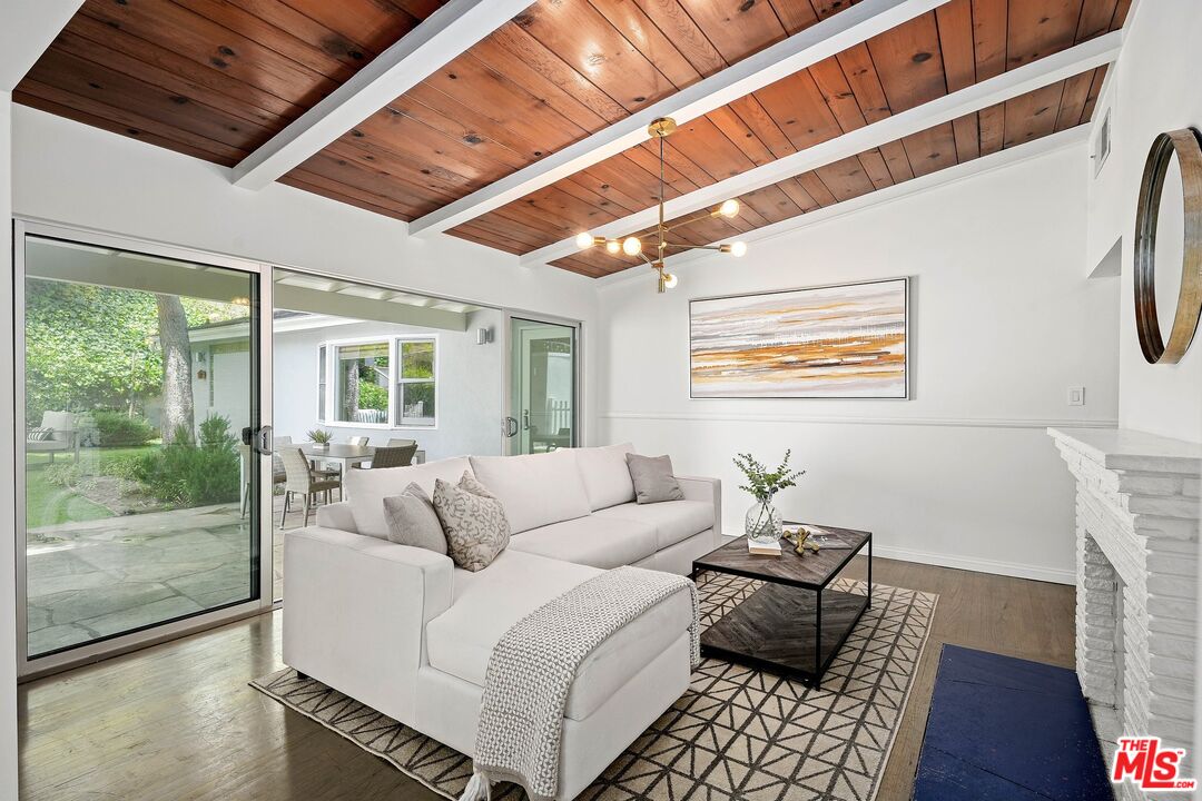 2223 S Beverly Dr