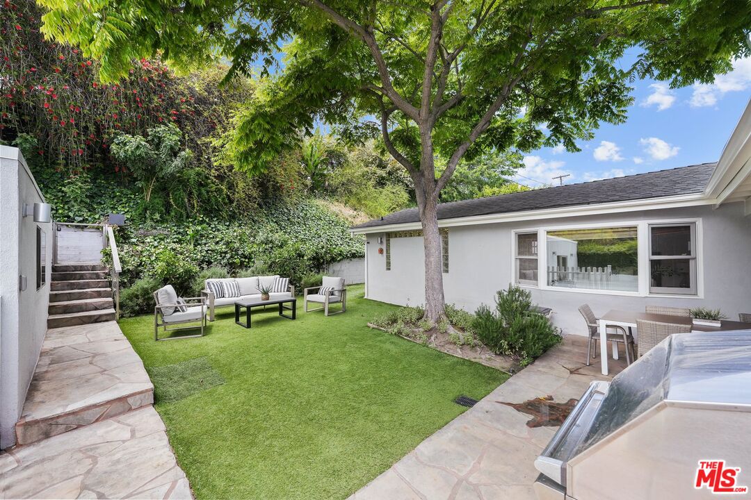 2223 S Beverly Dr