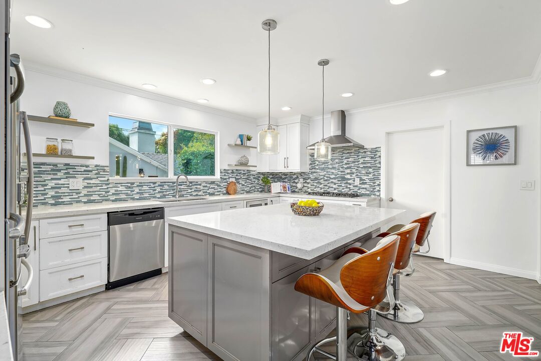 2223 S Beverly Dr