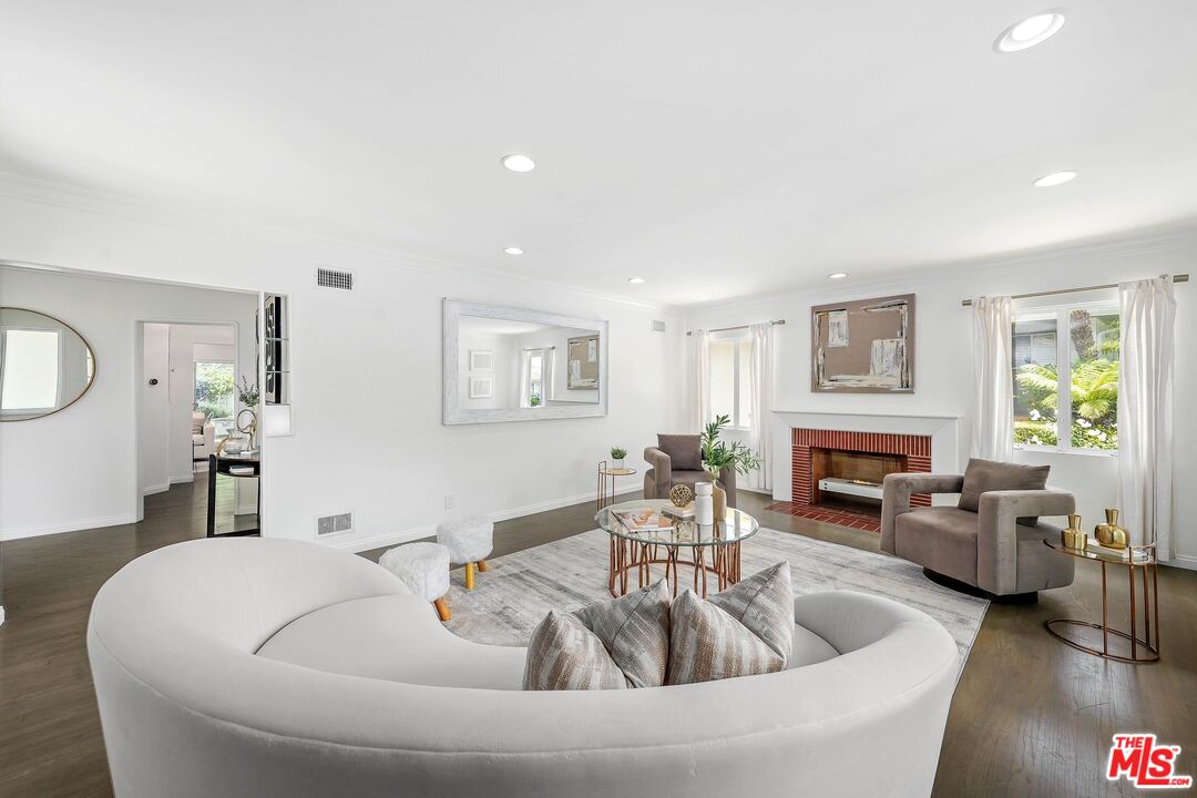 2223 S Beverly Dr