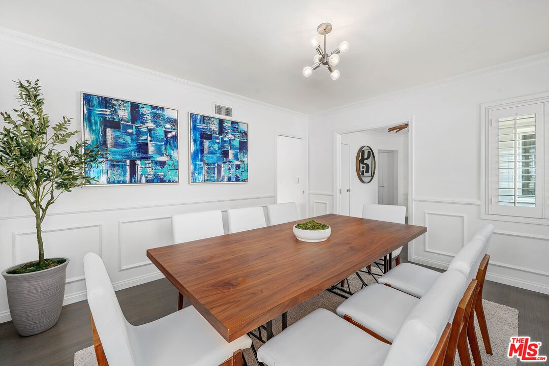 2223 S Beverly Dr