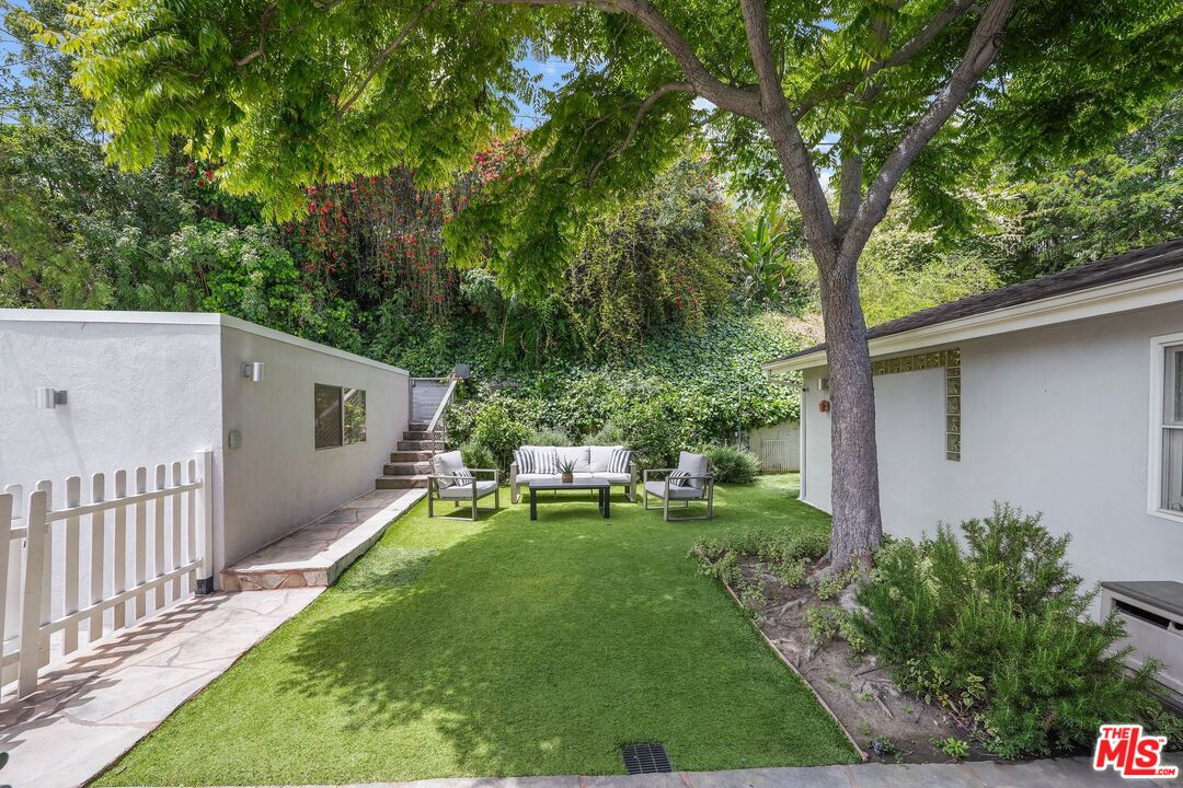 2223 S Beverly Dr