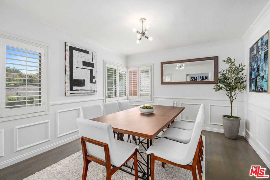 2223 S Beverly Dr