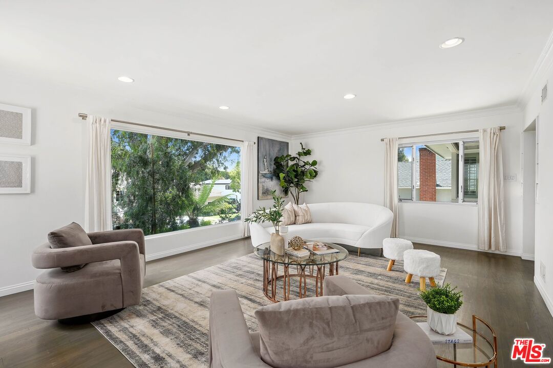 2223 S Beverly Dr