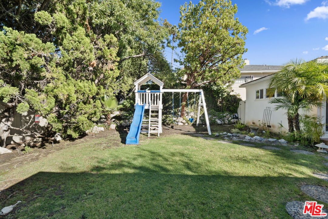 1601 S Beverly Dr