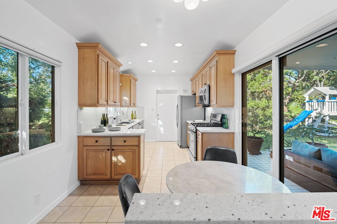 1601 S Beverly Dr