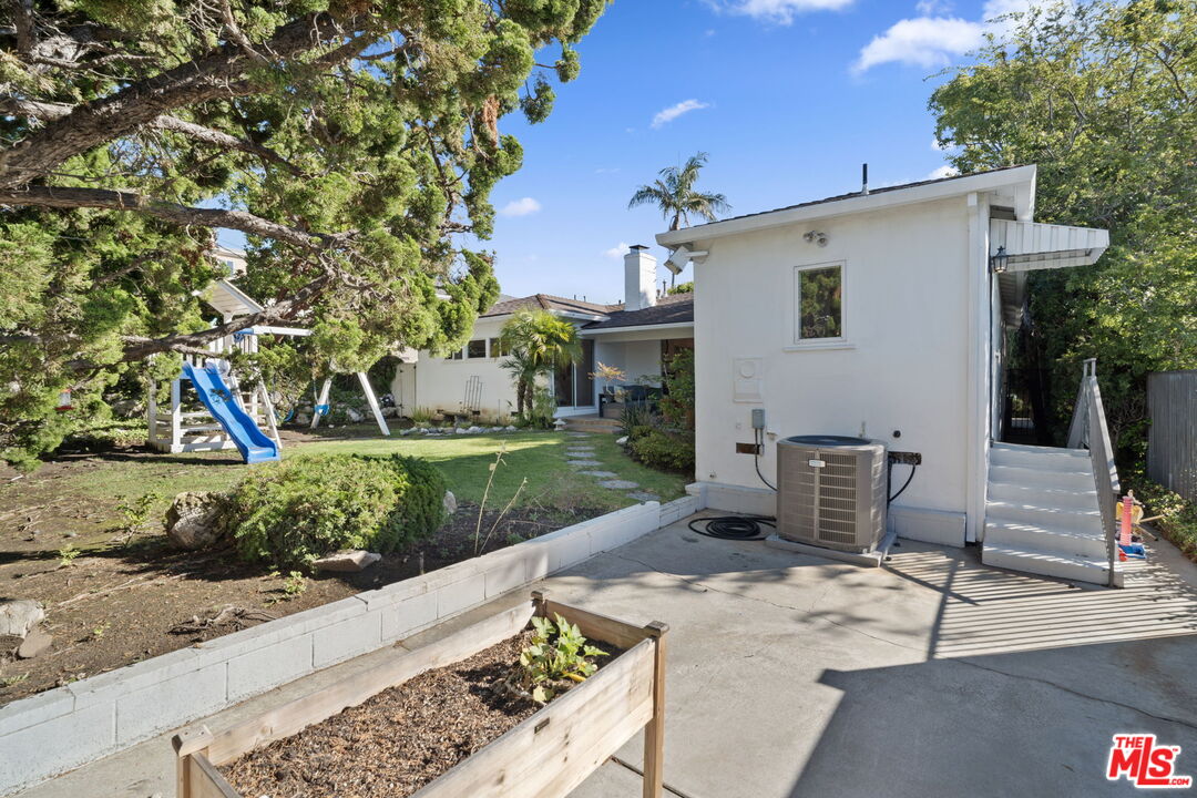 1601 S Beverly Dr