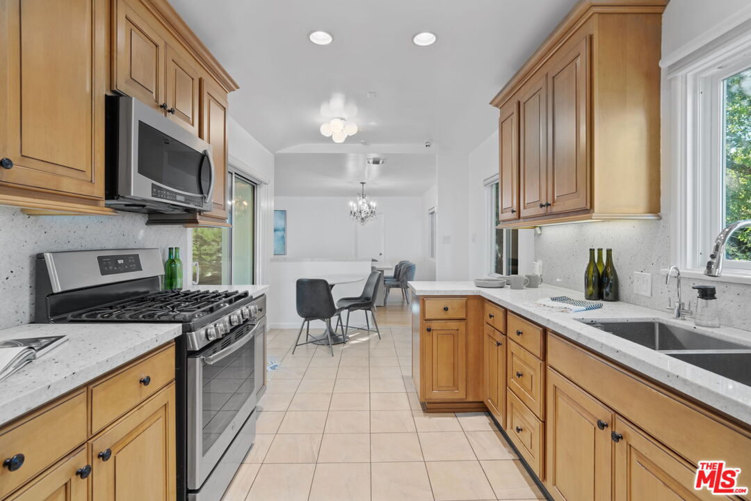 1601 S Beverly Dr