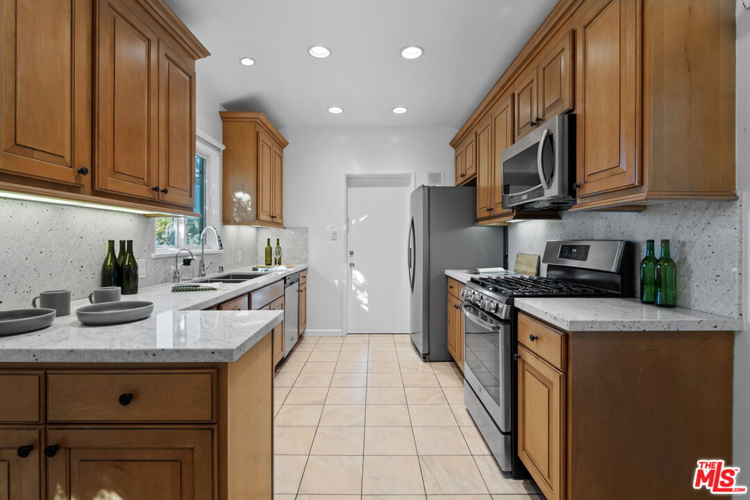 1601 S Beverly Dr